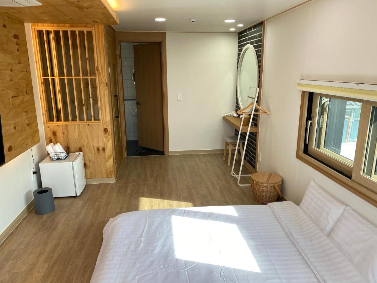 38Th Street Guesthouse Mokpo Exteriör bild